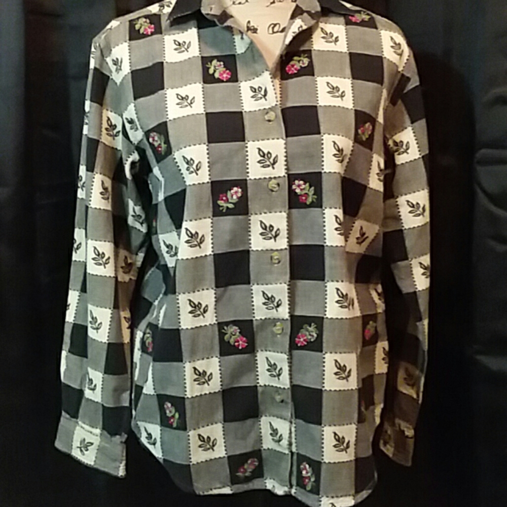 Casey & Max flower checkered button up
